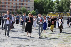 Учасники заходу на Личаківському кладовищі — фото 6