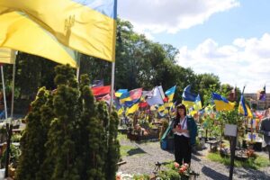 Учасники заходу на Личаківському кладовищі — фото 2