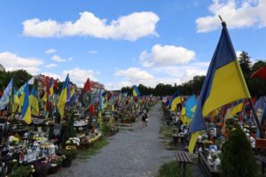 Учасники заходу на Личаківському кладовищі — фото 8