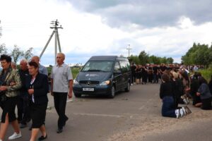 Молитва та скорбота під час прощання